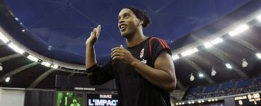 OFERTA SOC pentru Ronaldinho din Grecia: Olympiakos ii da 10 milioane de &euro; pe sezon!