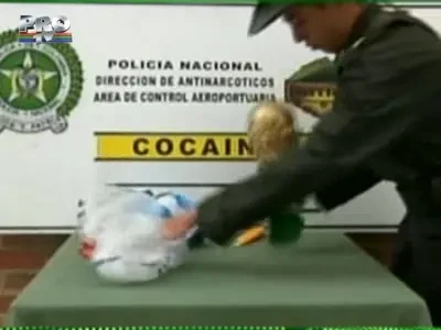 VIDEO: Asta e cea mai pretioasa Cupa Mondiala! 11 kg de cocaina au fost gasite intr-un trofeu