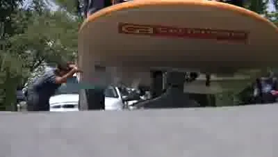 Calatoriile lui Guliver! Skateboard GIGANT pentru 20 de persoane!