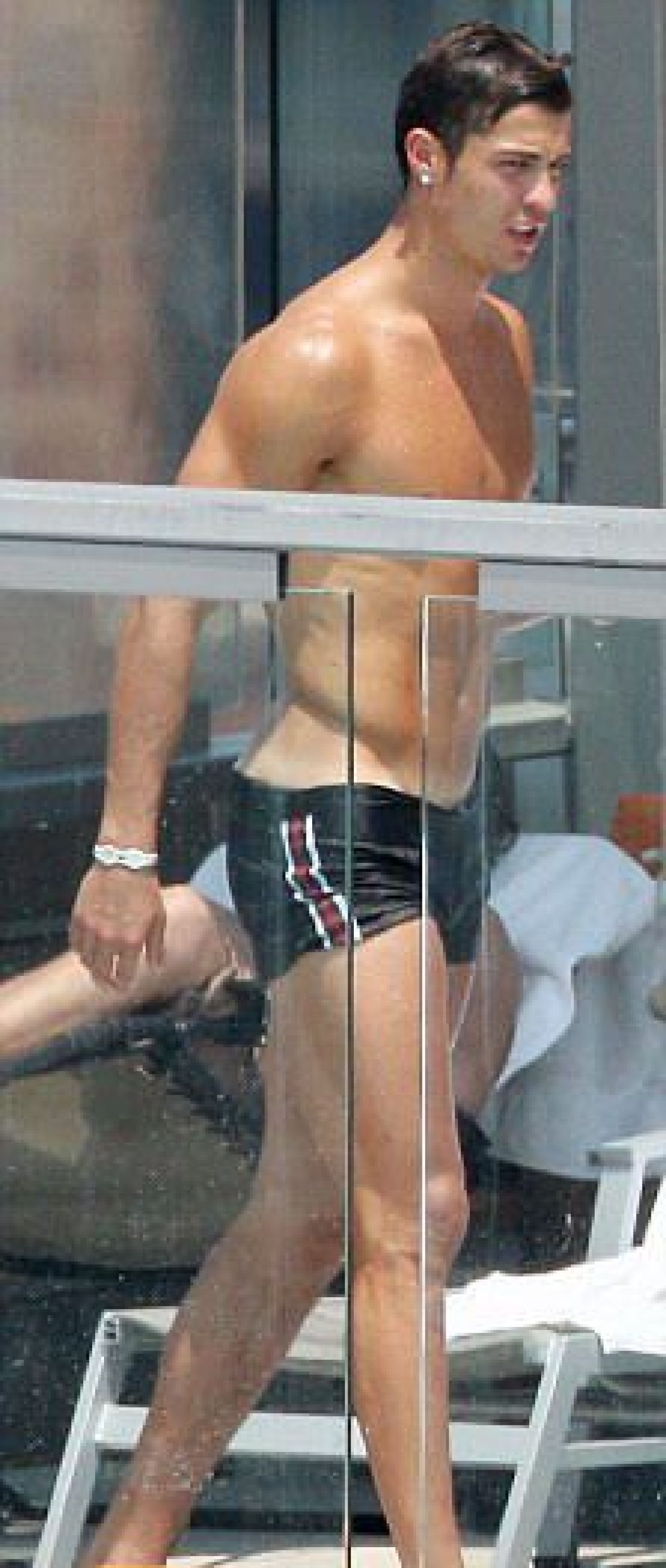 Cristiano Ronaldo a FUGIT in SUA: a fost surprins in tandreturi cu Irina la piscina!_1