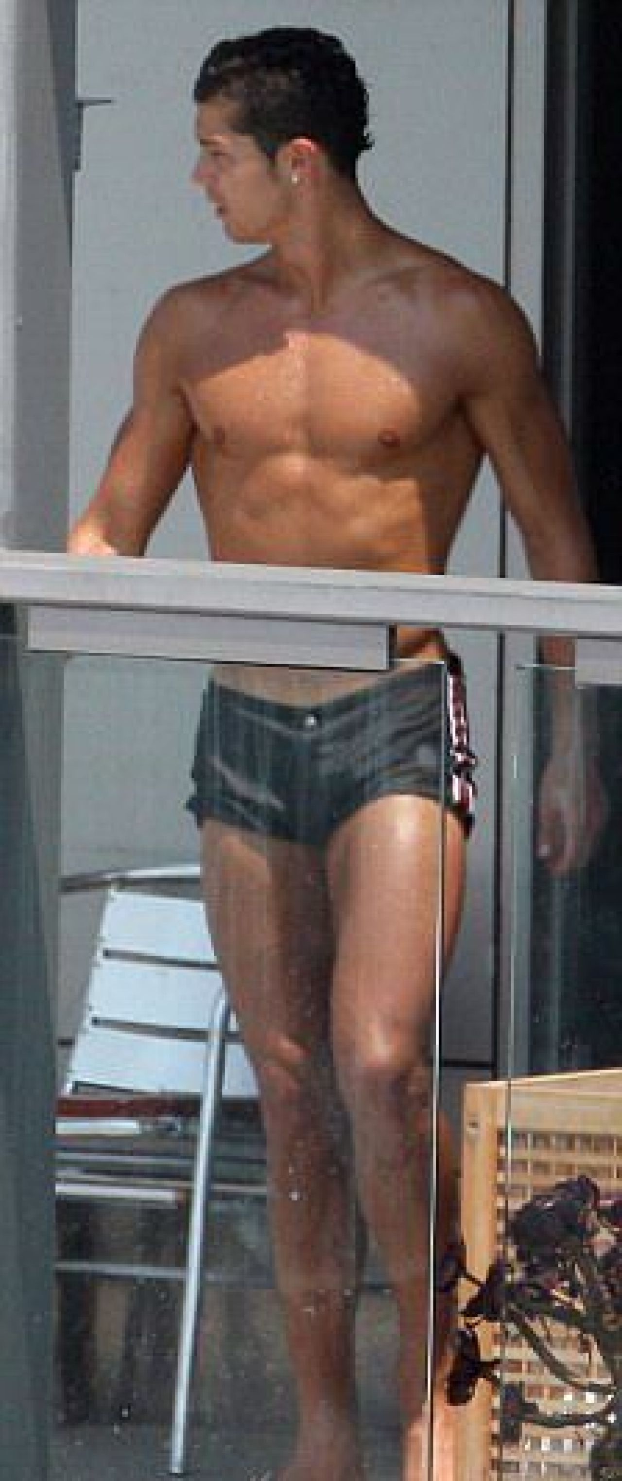 Cristiano Ronaldo a FUGIT in SUA: a fost surprins in tandreturi cu Irina la piscina!_2