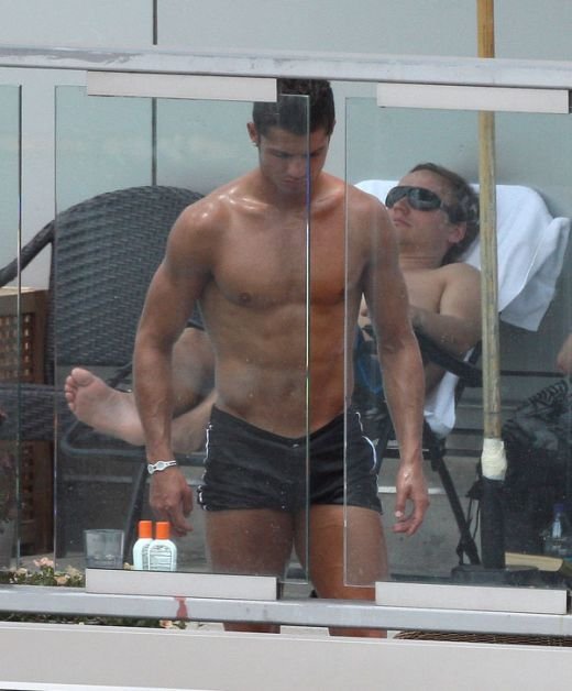 FOTO: Ronaldo, barbatul perfect: se epileaza si isi vopseste unghiile de la picioare!_9