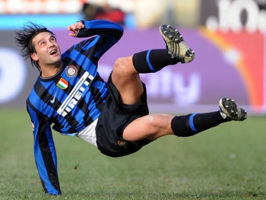 Real l-a ratat pe Chiellini! Mourinho i l-a cerut lui Perez pe Chivu!