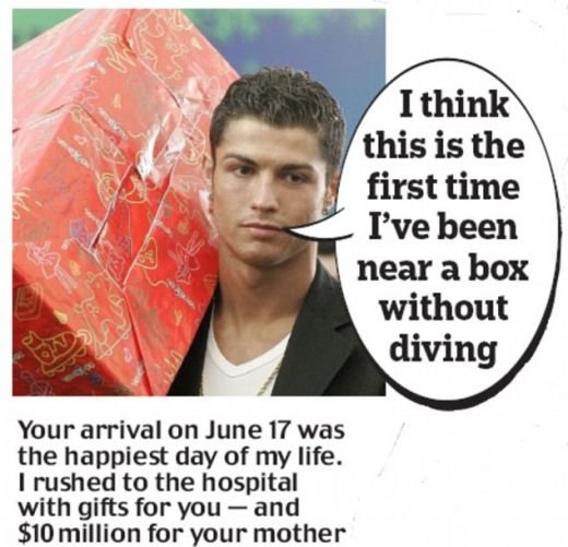 Prima poza cu Cristiano Jr! :) 16 moduri sa faci misto de Cristiano Ronaldo!_6