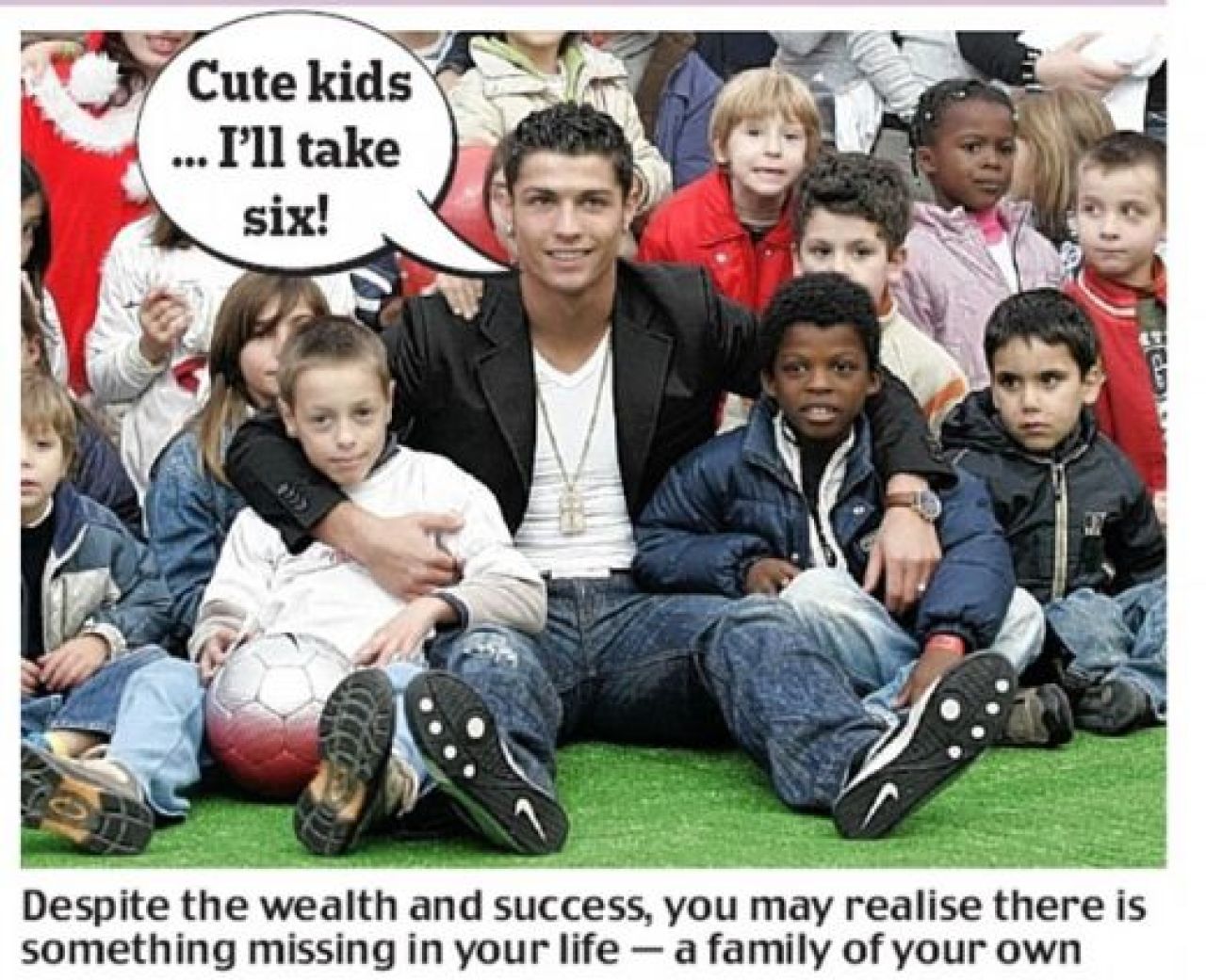 Prima poza cu Cristiano Jr! :) 16 moduri sa faci misto de Cristiano Ronaldo!_13