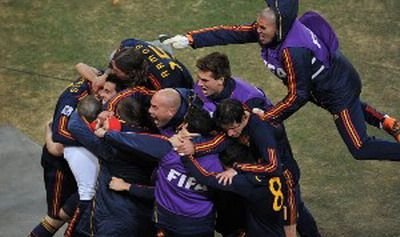 Iniesta, povestea omului care a scris istorie pentru Spania! Vezi ce mesaj a avut pe tricou!_2