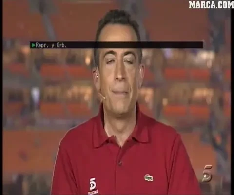 VIDEO Camacho a vrut sa inghita microfonul! Vezi cum s-au bucurat comentatorii spanioli la golul lui Iniesta!