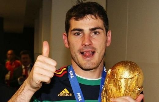 VIIDEO / Jucatorii Spaniei au sarbatorit cu BERE in vestiar! Fabregas si Puyol l-au imitat pe Al Bundy :))_17