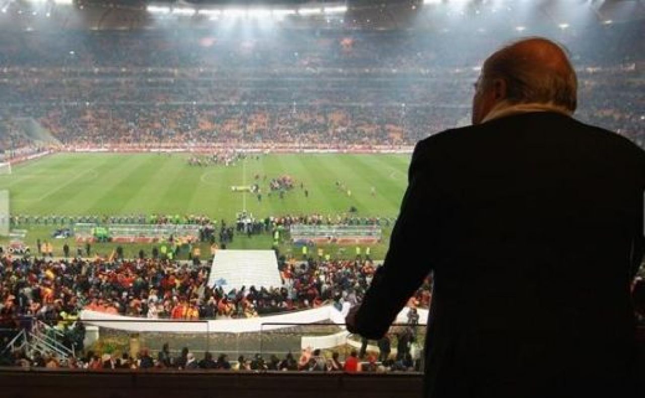 VIIDEO / Jucatorii Spaniei au sarbatorit cu BERE in vestiar! Fabregas si Puyol l-au imitat pe Al Bundy :))_24