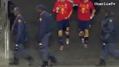 Jucatorii Spaniei au sarbatorit cu BERE in vestiar victoria cu Olanda! Vezi cele mai tari imagini: