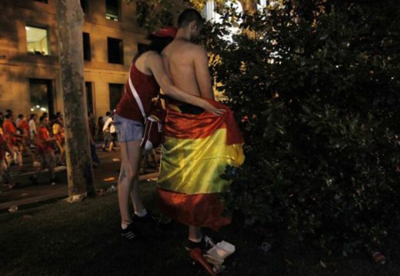 SUPER FOTO: Beti de bucurie! Cum au sarbatorit spaniolii castigarea Cupei Mondiale!_3