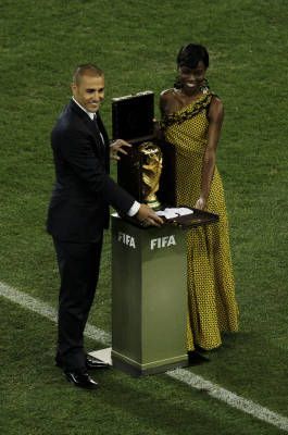 VIDEO Jimmy Jump a incercat sa 'FURE' Cupa Mondiala chiar la FINALA!_9