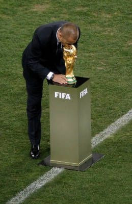 VIDEO Jimmy Jump a incercat sa 'FURE' Cupa Mondiala chiar la FINALA!_12