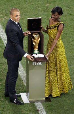 VIDEO Jimmy Jump a incercat sa 'FURE' Cupa Mondiala chiar la FINALA!_14