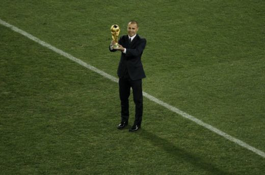 VIDEO Jimmy Jump a incercat sa 'FURE' Cupa Mondiala chiar la FINALA!_15