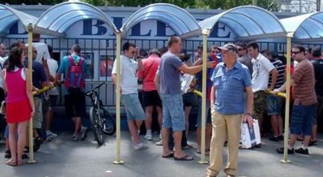 Steaua lui Piturca i-a convins! Fanii Stelei s-au inghesuit la abonamente!_1