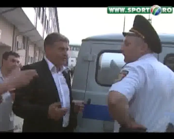 VIDEO: Andone a scapat 3 dinamovisti din mainile militiei din Moldova!