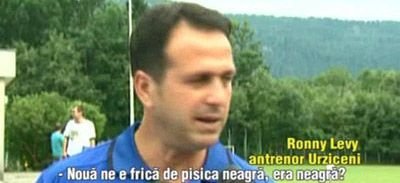 VIDEO O pisica le-a taiat calea celor de la Urziceni in meciul cu Dundee! Ghinion??
