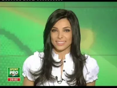 3 bombe sexy au defilat topless in "echipament" de arbitru! VIDEO