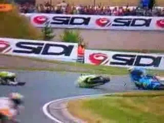 Accident HORROR la Motogp! Randy de Puniet are dubla fractura de tibie si peroneu!