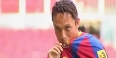 VIDEO: Adriano, la prezentarea oficiala de pe Nou Camp! Va dona o parte din venituri veteranilor Barcei