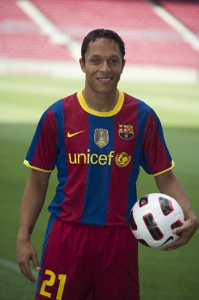 VIDEO: Adriano, la prezentarea oficiala de pe Nou Camp! Va dona o parte din venituri veteranilor Barcei_14