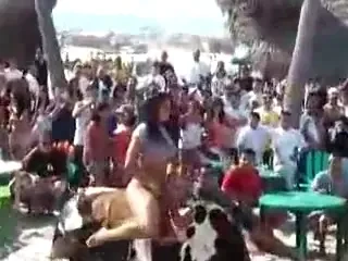 VIDEO: Asta este cel mai sexy concurs de rodeo vazut vreodata!