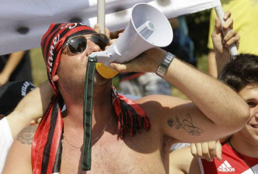 Berlusconi, huiduit la reunirea Milanului! Vezi ce mesaje au avut fanii si cum l-au primit pe Ronaldinho!_10