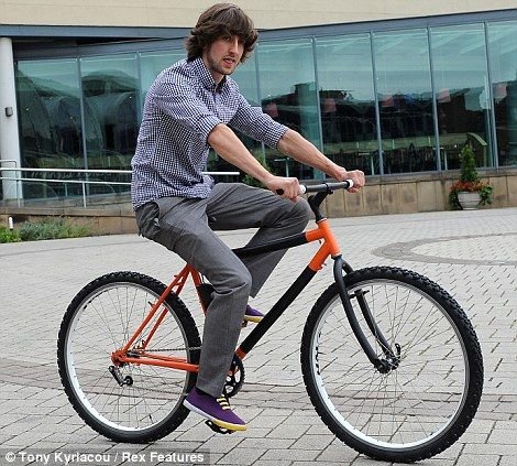 FOARTE TARE! Cel mai tare sistem anti-furt! Bicicleta care se infasoara de stalp!_3