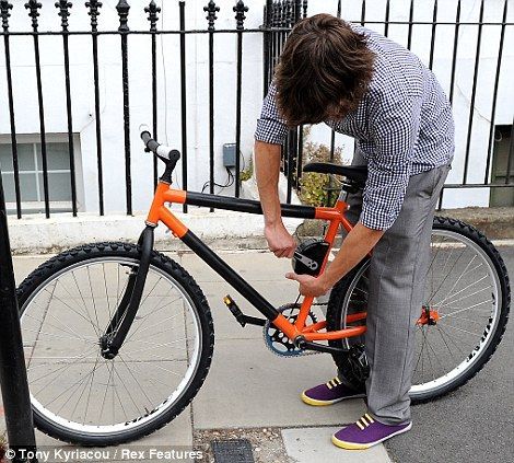 FOARTE TARE! Cel mai tare sistem anti-furt! Bicicleta care se infasoara de stalp!_5