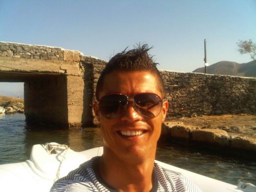 FOTO: Ronaldo si-a incheiat vacanta pe un yacht de lux: