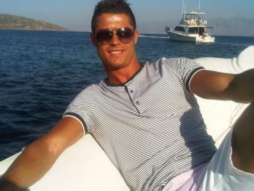FOTO: Ronaldo si-a incheiat vacanta pe un yacht de lux: 