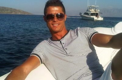 FOTO: Ronaldo si-a incheiat vacanta pe un yacht de lux: 