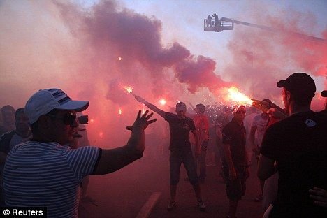 A ajuns Ronaldinho la Olympiakos? NU! E Riera de la Liverpool! 5000 de greci l-au asteptat!_5