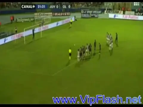 VIDEO! Numai un brazilian putea sa faca asta! Vezi pasa NEBUNA cu care Diego a umilit apararea lui Lyon