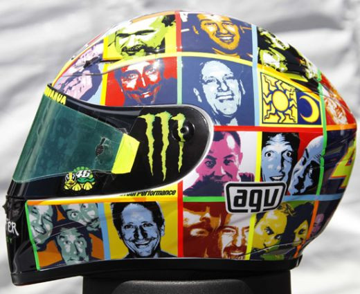 Toata familia lui Valentino Rossi pe noua sa casca! FOTO