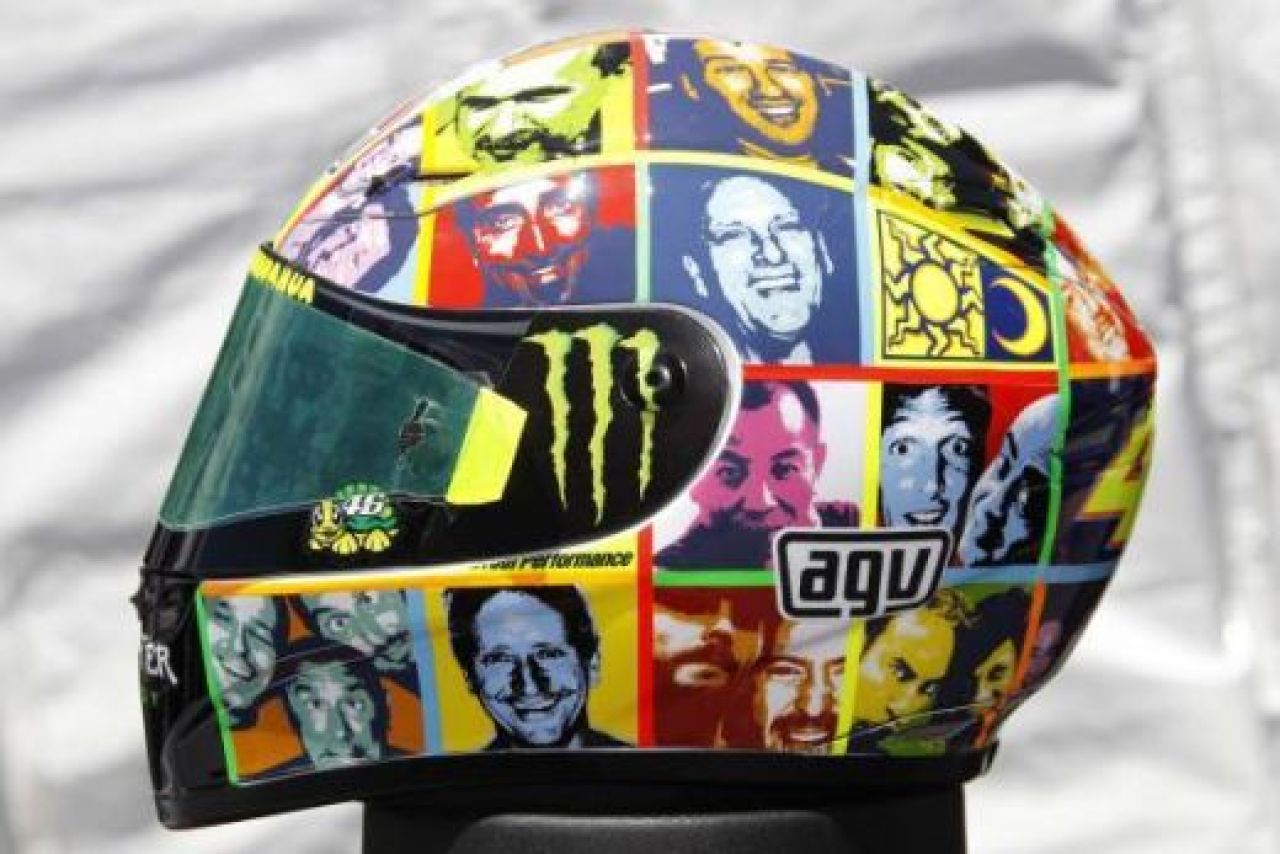Toata familia lui Valentino Rossi pe noua sa casca! FOTO_7