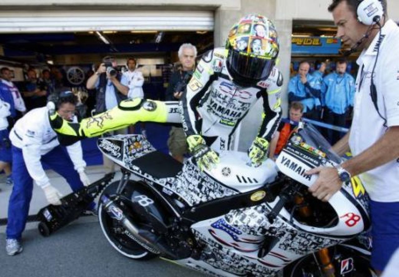 Toata familia lui Valentino Rossi pe noua sa casca! FOTO_9