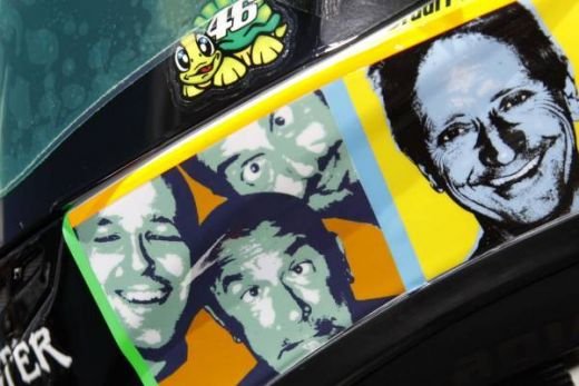 Toata familia lui Valentino Rossi pe noua sa casca! FOTO_13