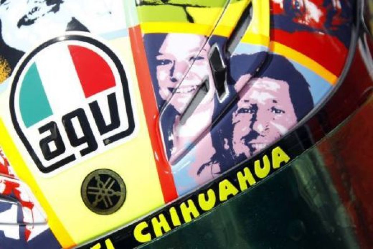 Toata familia lui Valentino Rossi pe noua sa casca! FOTO_14