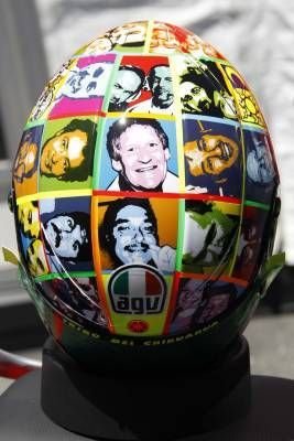 Toata familia lui Valentino Rossi pe noua sa casca! FOTO_16