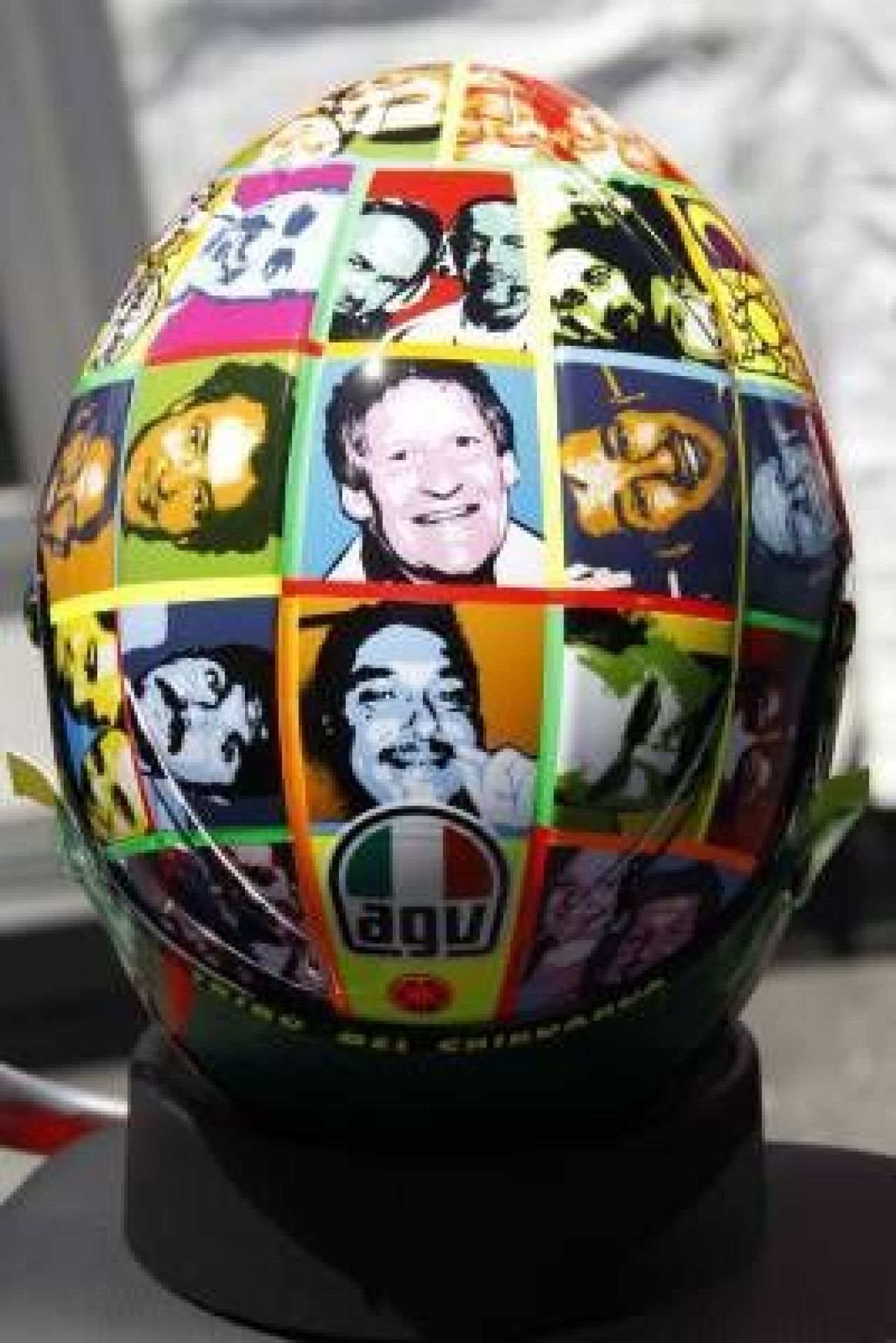 Toata familia lui Valentino Rossi pe noua sa casca! FOTO_16