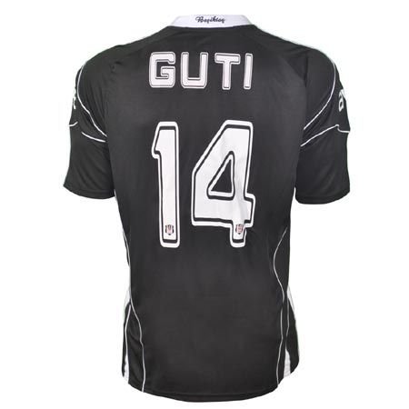 VIDEO Un galactic in Turcia! Vezi cum a fost asaltat Guti la sosirea in Istanbul!_5