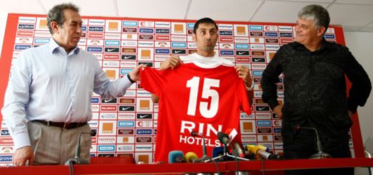 VIDEO: Danciulescu, prezentat la Dinamo! I-a luat tricoul lui Bratu: