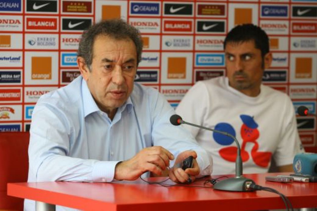 VIDEO: Danciulescu, prezentat la Dinamo! I-a luat tricoul lui Bratu: