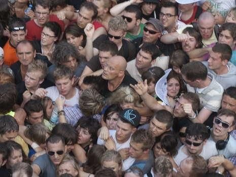 Un roman va juca un meci caritabil in memoria victimelor de la Love Parade! FOTO de la tragedia din Germania_9