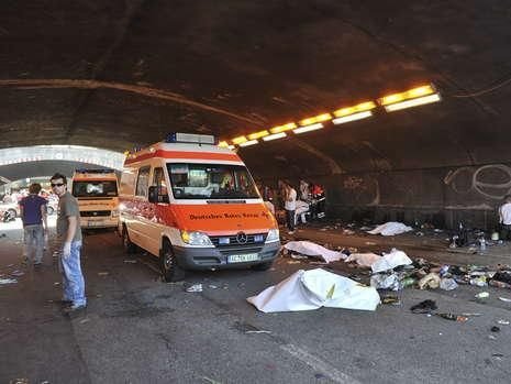Un roman va juca un meci caritabil in memoria victimelor de la Love Parade! FOTO de la tragedia din Germania_13