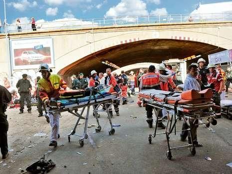 Un roman va juca un meci caritabil in memoria victimelor de la Love Parade! FOTO de la tragedia din Germania_15