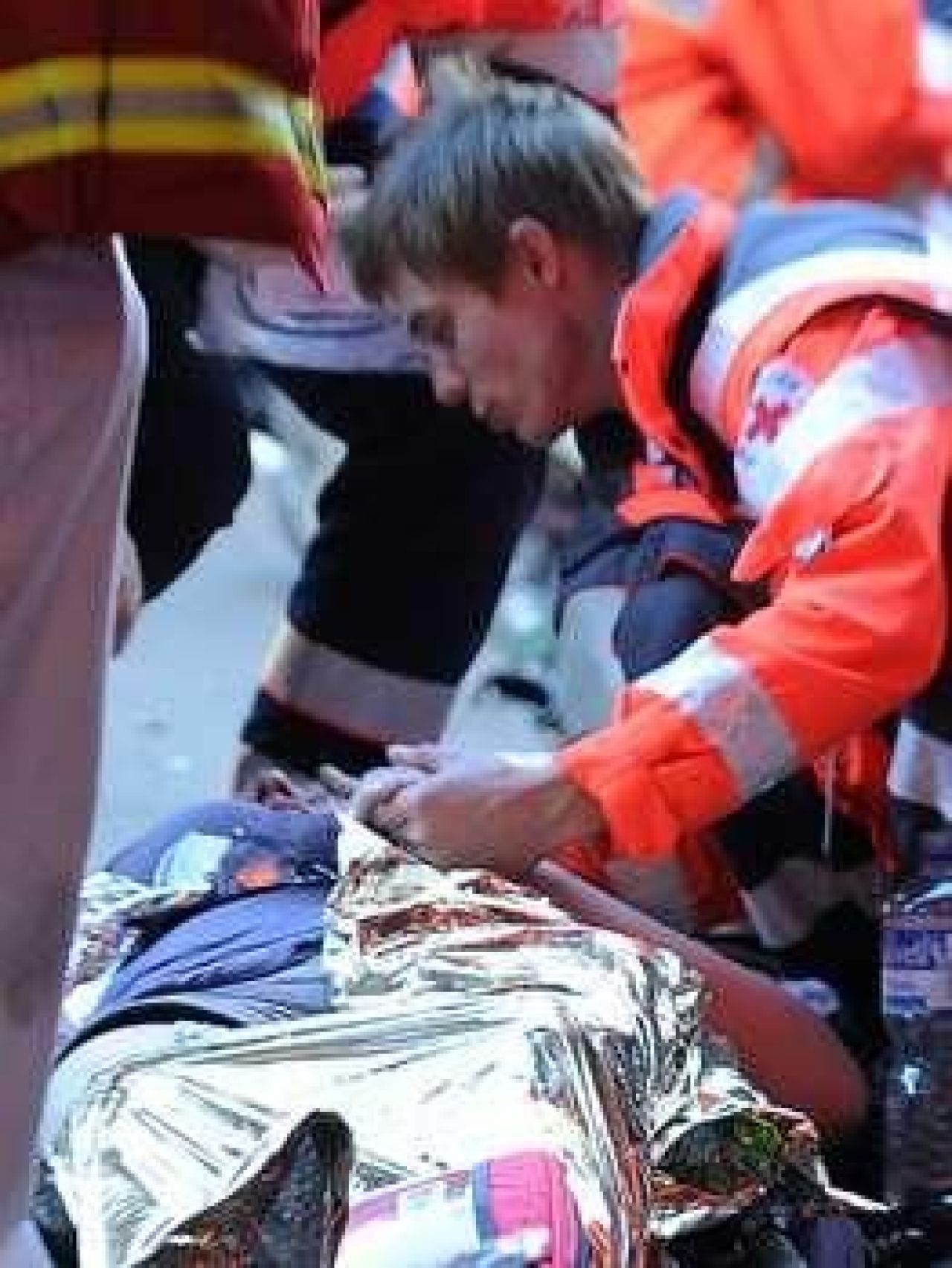 Un roman va juca un meci caritabil in memoria victimelor de la Love Parade! FOTO de la tragedia din Germania_19