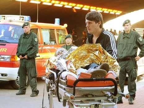 Un roman va juca un meci caritabil in memoria victimelor de la Love Parade! FOTO de la tragedia din Germania_22